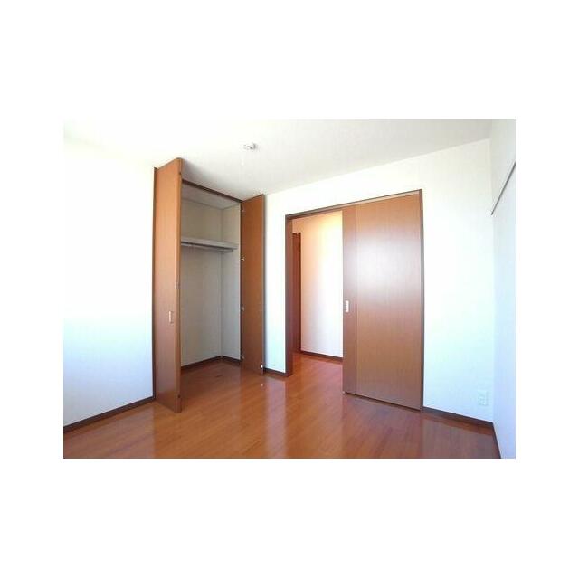 洋室(2)クローゼットもあり子供部屋としても使えるお部屋です♪
