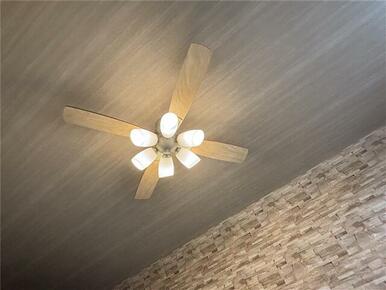 シーリングファン付き