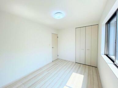 2階南側洋室　約6帖 別角度から