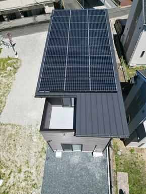 【太陽光発電システム】ＳＩソーラーを採用。１枚当たりの容量が多いのが最大の特徴です