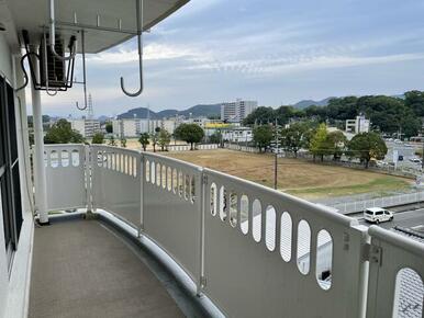 夏にはバルコニーから花火が見られます