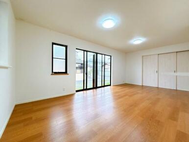 「LDK」南西角地で日当たりが良好です。