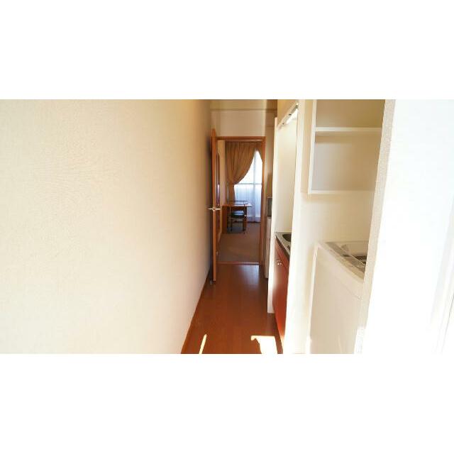 明るいお部屋であこがれの一人暮らし。