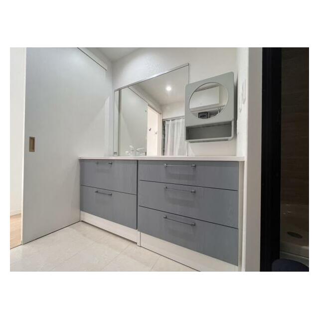 余裕のある洗面脱衣スペース！脱衣所が広いので小さなお子様の入浴準備や着替えもしやすい＾＾