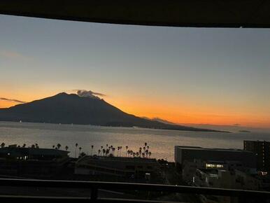 夕日や夜景、夏は花火なども楽しめます♪