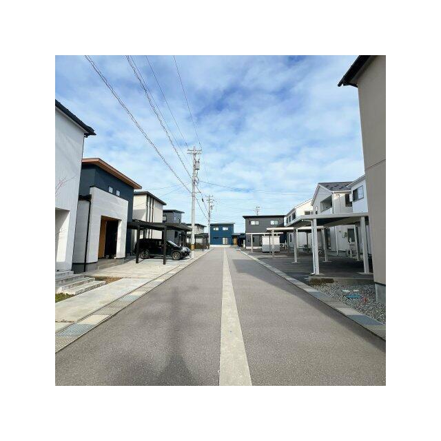 前面道路は融雪装置付き！