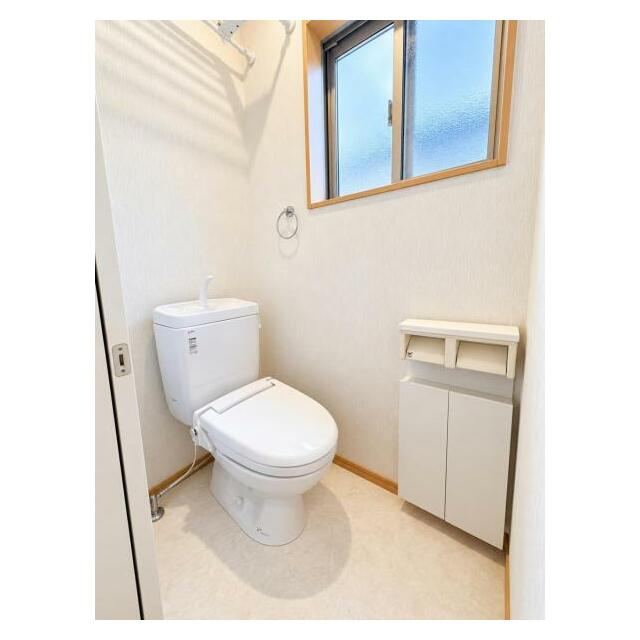 各階にトイレを設けており、ご家族が揃う時もゆとりをもってご利用いただけます。