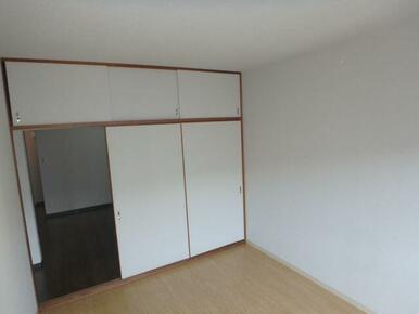 洋室６帖・収納スペース有り