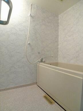 バスルーム☆バスタブでゆったりとお寛ぎ下さい♪