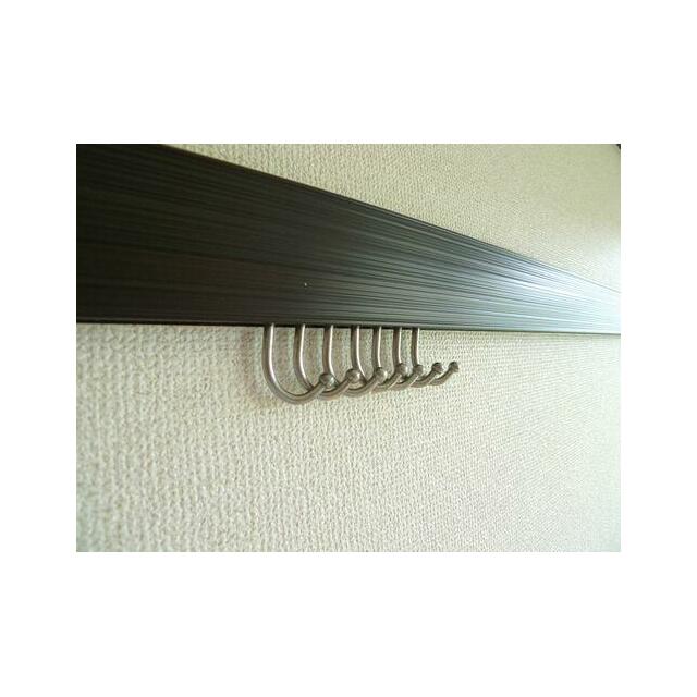 化粧幕板☆可動フックに洋服や絵などを掛けることができます♪