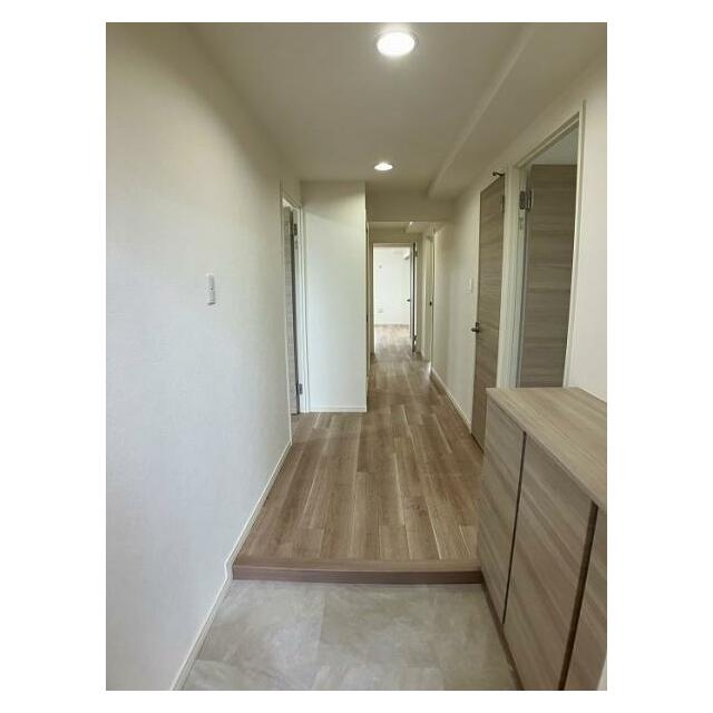 明るい雰囲気の廊下です