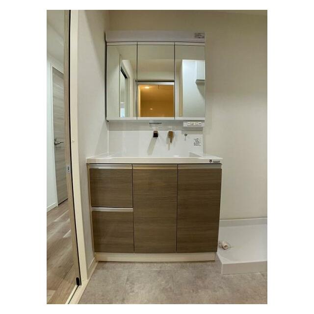 洗面台を新品交換しています