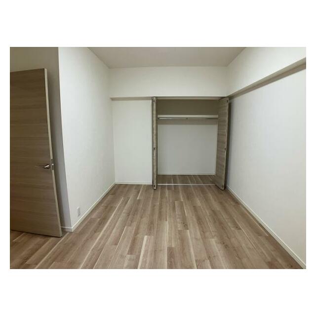 7.6帖洋室は収納もありゆったりと使用できます