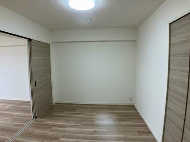 6帖洋室は収納も充実しています