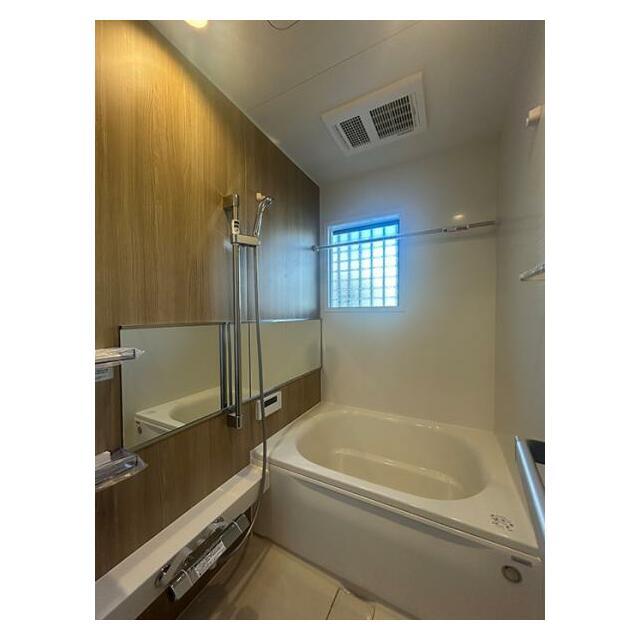 浴室は新品です