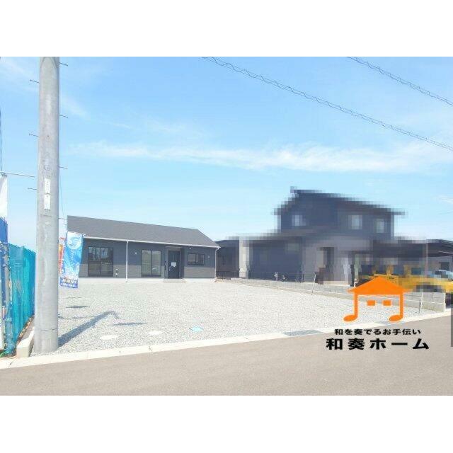 駐車や荷物の出し入れがしやすく、来客用や将来の車増台にも対応でき、安全面でもゆとりを確保できます。