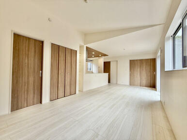 【LDK18.25帖】勾配天井で明るく解放感が感じられます！