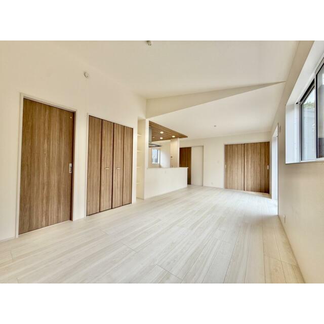 【LDK18.25帖】勾配天井で明るく解放感が感じられます！