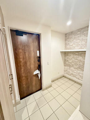 【玄関】デザイン性に優れ広々とした玄関！