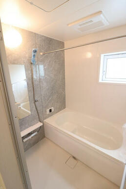 【(1)号棟 浴室】