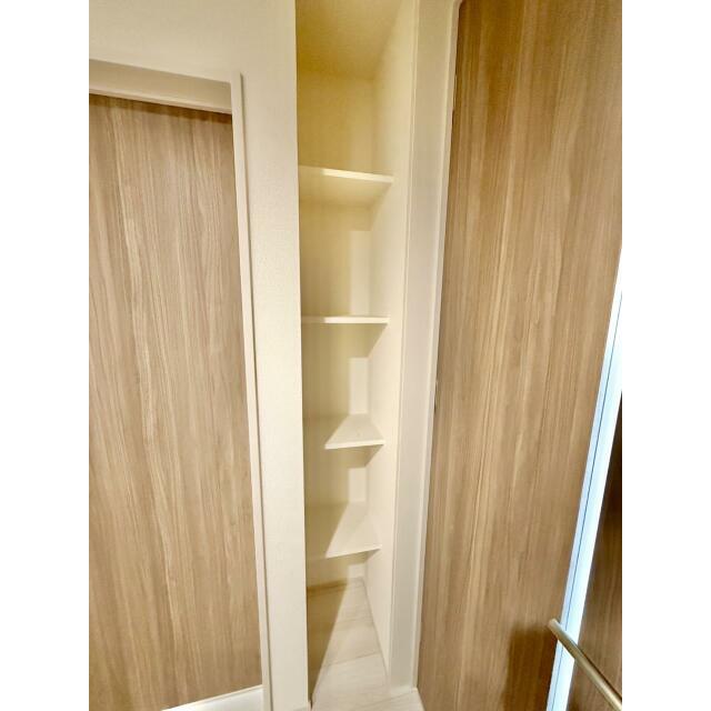 【収納】玄関近くに4段固定棚付き！