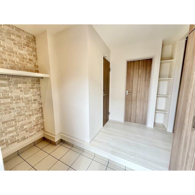 【玄関】パイプハンガー付きの玄関！