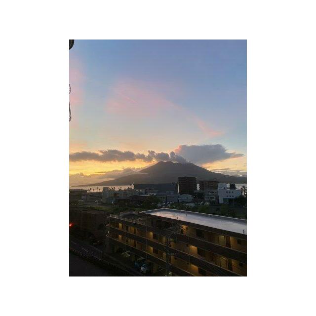 朝日が昇る雄大な桜島の眺望です