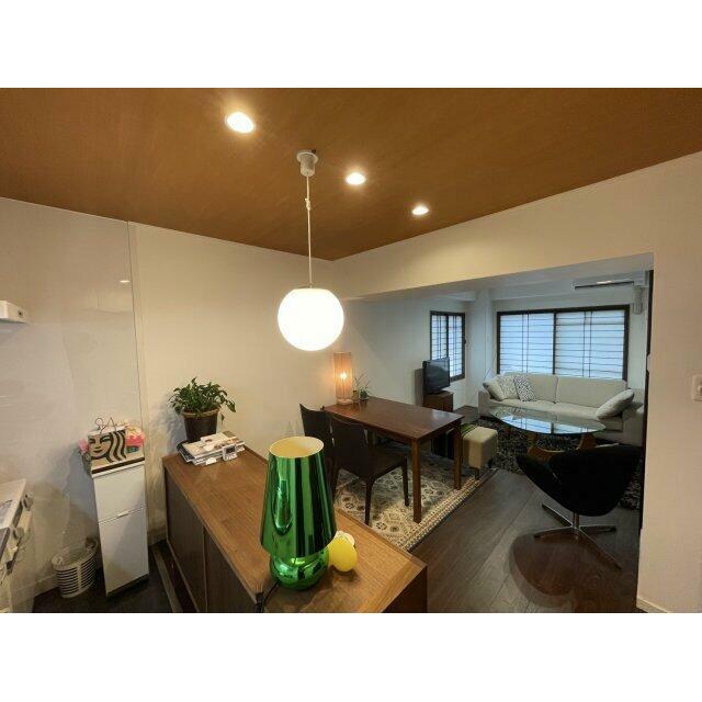 窓を開けると桜島・錦江湾・市街地が一望できるリビングです。