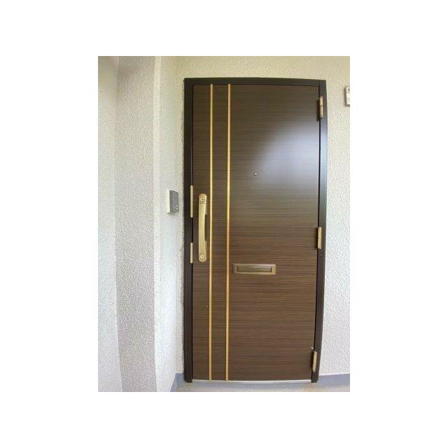 スッキリとした落ち着いた玄関です（令和元年７月新品交換済み?）。