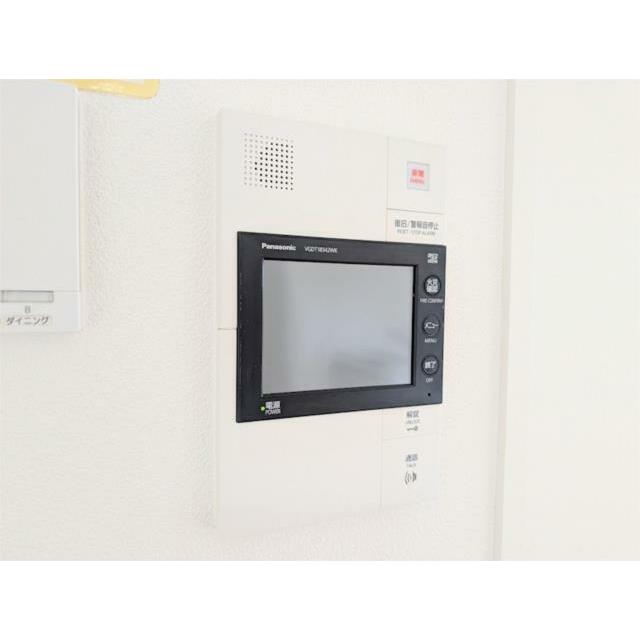 来訪者をカラーモニターで確認できるインターホン。セキュリティ機能も充実しており、安心感のある暮らしを