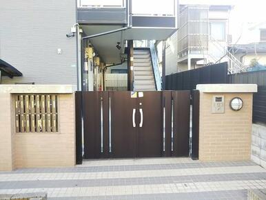 オートロックゲート付き。
