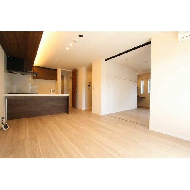 ＬＤＫと洋室はスライディングスクリーンを開放して一体利用ができます。