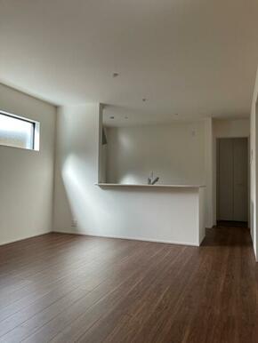 リラックスできる場所だからリビングは家具＆レイアウトにこだわりたい！（2号棟）