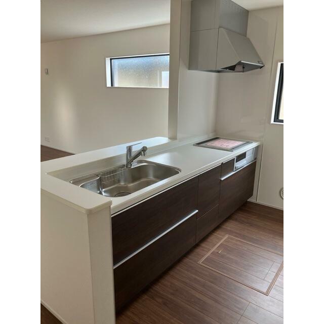 火を使わないIHクッキングヒーターは火災予防、地震対策の観点からも◎（2号棟）