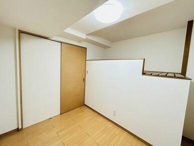 「洋室」中部屋洋室約５帖別角度からの様子です。