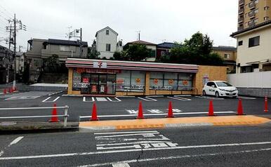 セブンイレブン多摩諏訪越通り店
