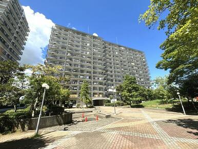 １４階建の大規模マンション