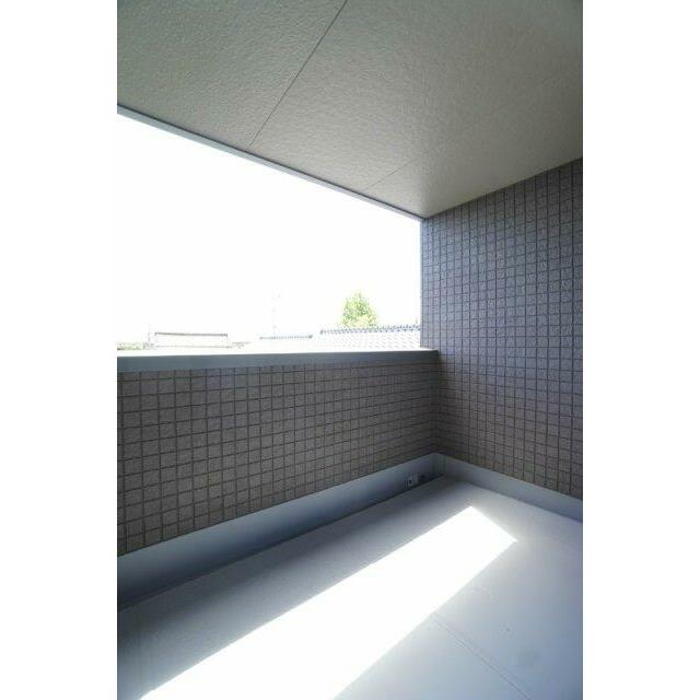 雨が入り込みにくいインナーバルコニー。洗濯物が干しやすい！急な雨も安心です☆※類似物件の参考画像です