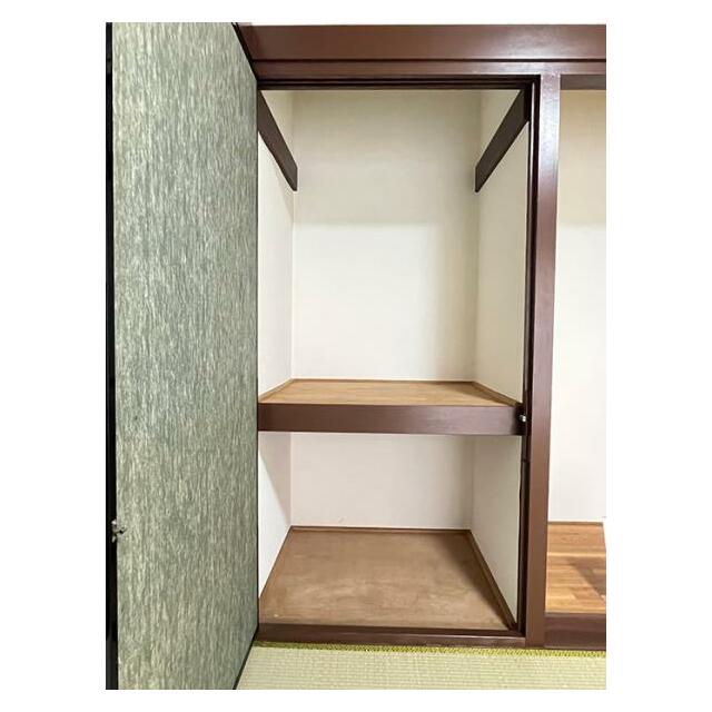 「1階和室」収納スペースがございます。