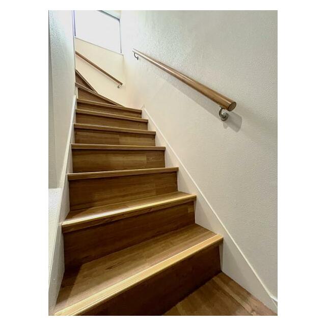 「階段」手すり付きでどなたでも安心してお使い頂けます。