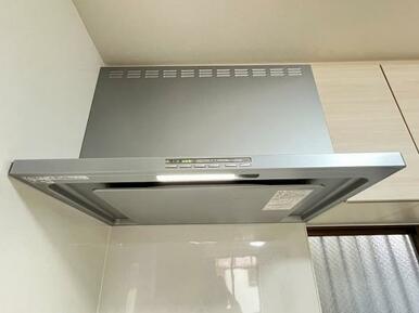 「キッチンフード」3段階で風量調整可能です。