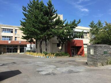 横内小学校まで徒歩27分（約2100ｍ）