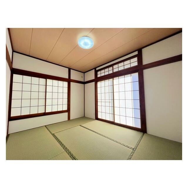 「1階和室＿約6帖」2面採光により陽当たり良好です。