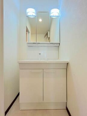 「洗面台」新品に交換済みです。