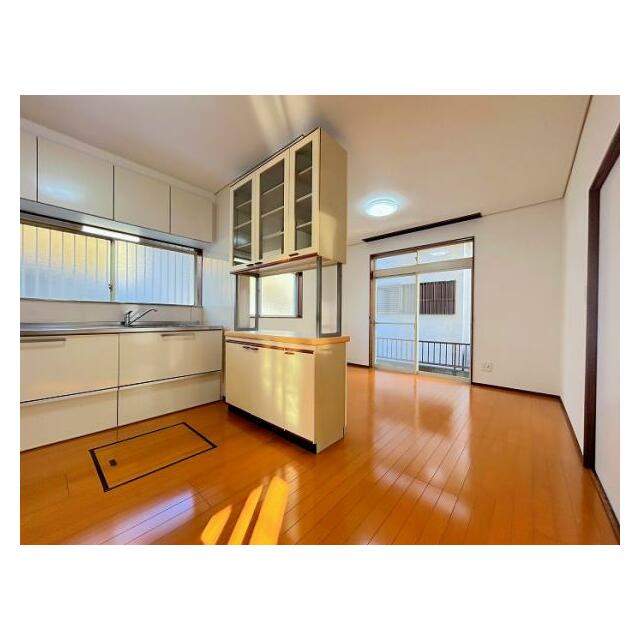 「LDK＿約11.5帖」採光が多く陽当たり良好です。