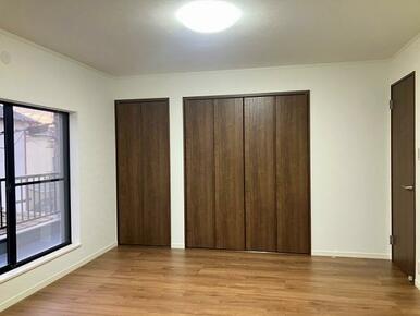 ２階約８帖洋室　別角度