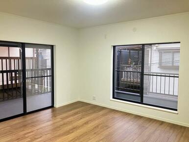 ２階約８帖洋室