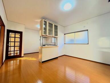 「LDK＿約11.5帖」クロス張替え、クリーニング済みです。