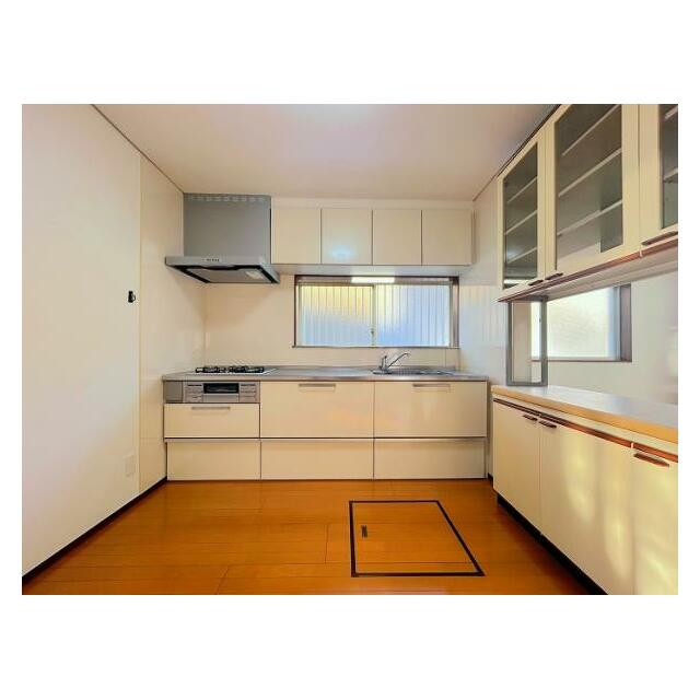 「キッチン」クリーニング済みです。収納が豊富です。