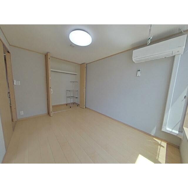 寝室にもエアコン有り